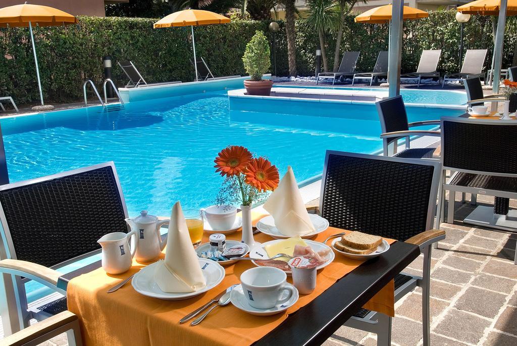 Hotel Imperial San Benedetto del Tronto Exteriör bild