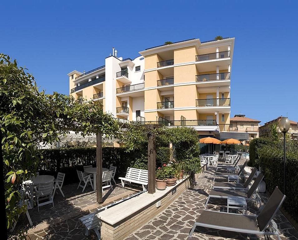 Hotel Imperial San Benedetto del Tronto Exteriör bild