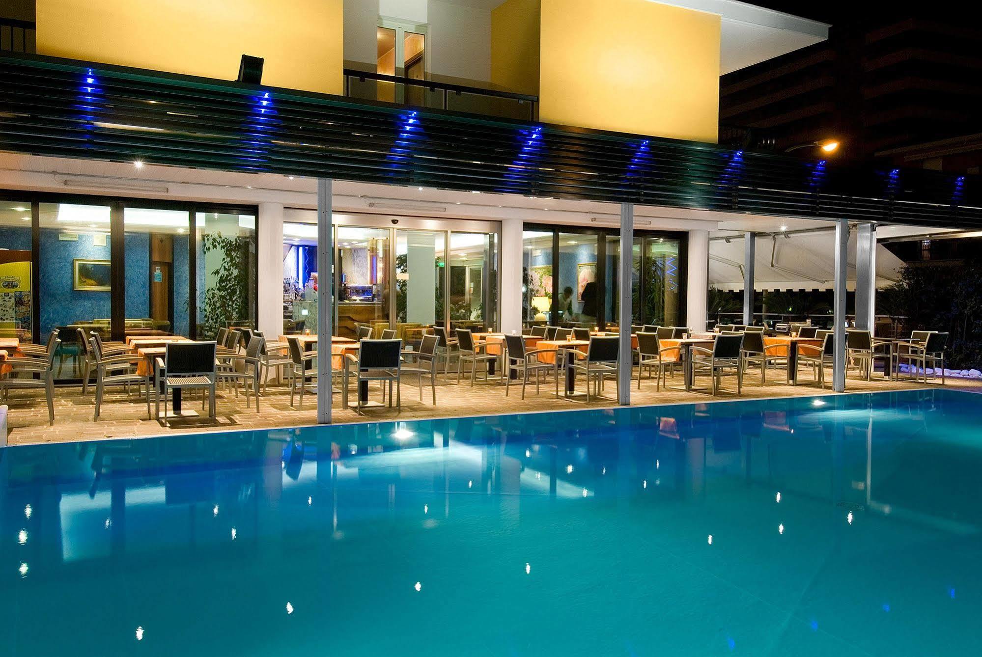 Hotel Imperial San Benedetto del Tronto Exteriör bild
